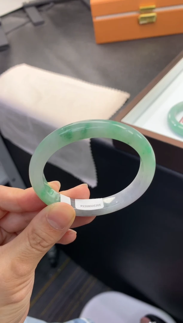 翡翠手镯未镶嵌退货需手镯吊牌标签完好