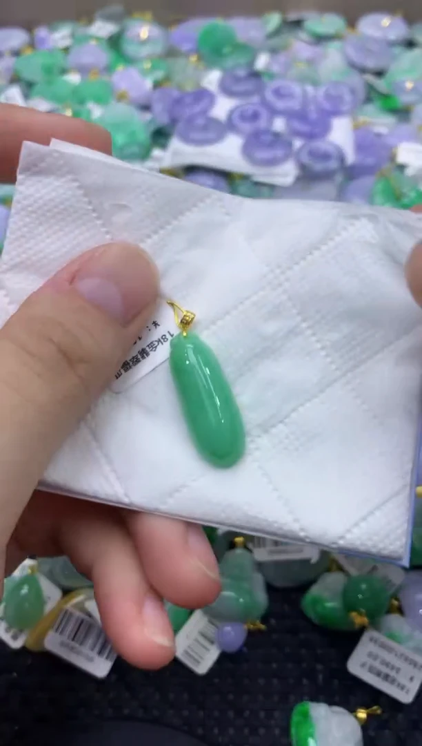 颈饰18K金镶嵌翡翠天然缅甸翡翠A货