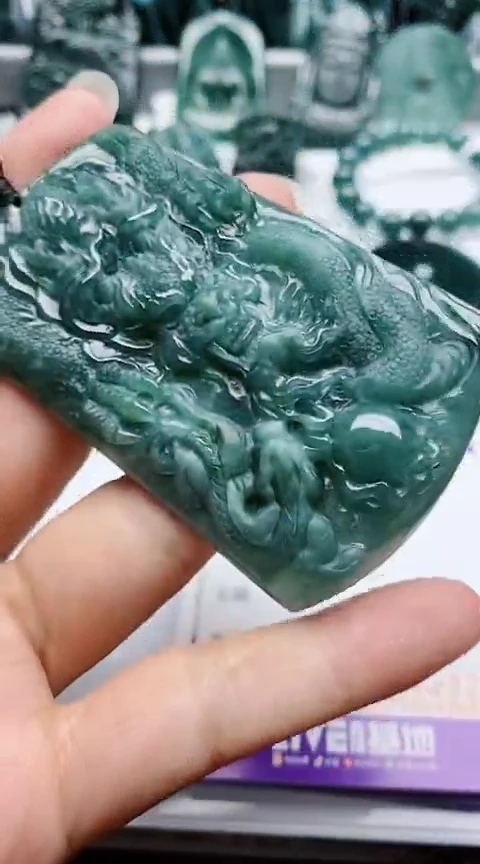 翡翠未镶嵌颈饰