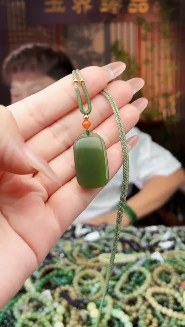 和田玉未镶嵌颈饰拍一发一