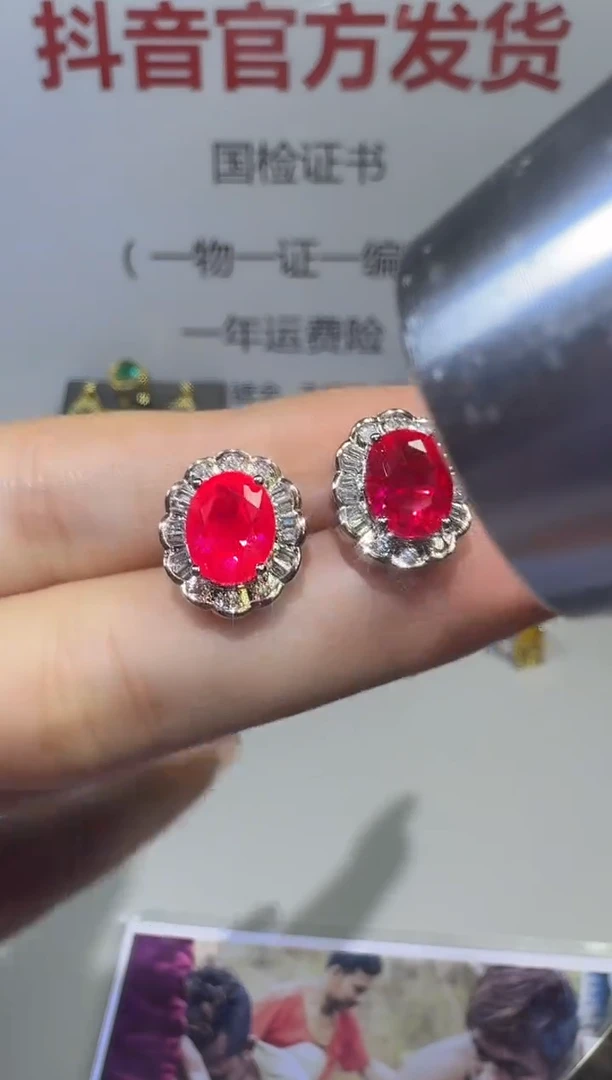 18K金镶嵌耳饰红宝石1