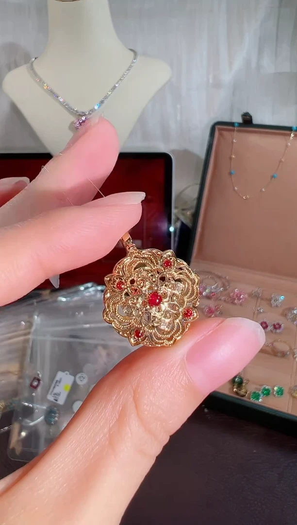 18K金镶嵌颈饰红宝石BN17356