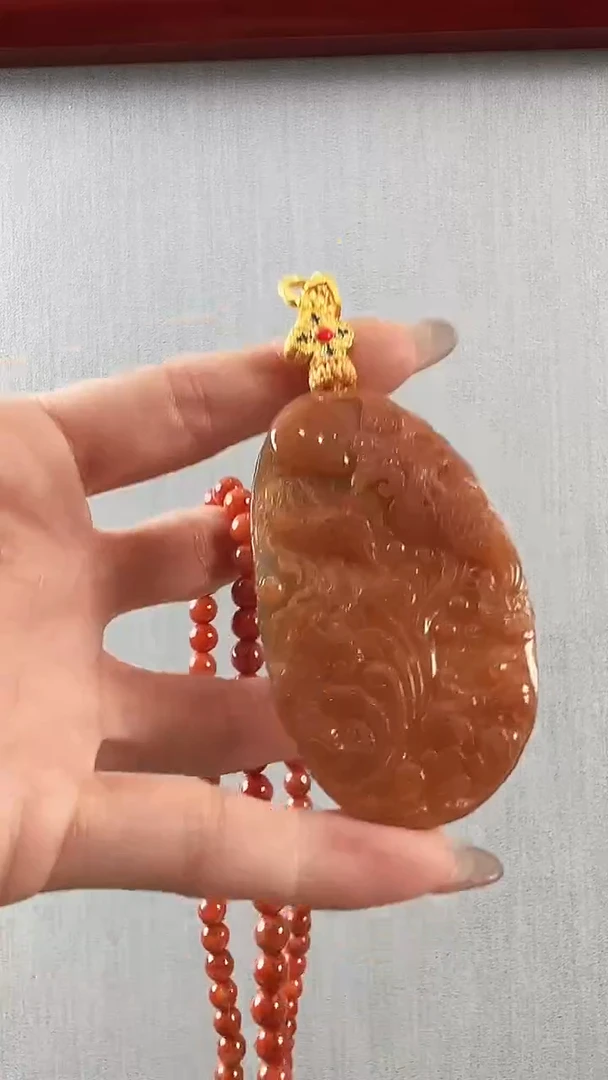 翡翠未镶嵌颈饰凤凰