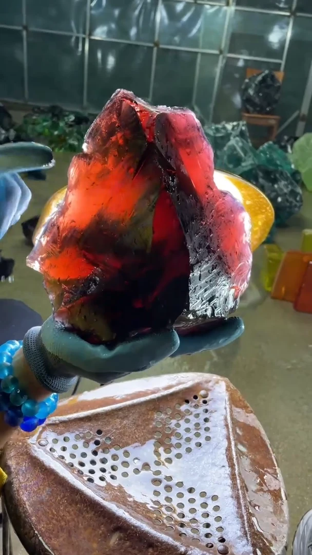 新疆五彩石石头。