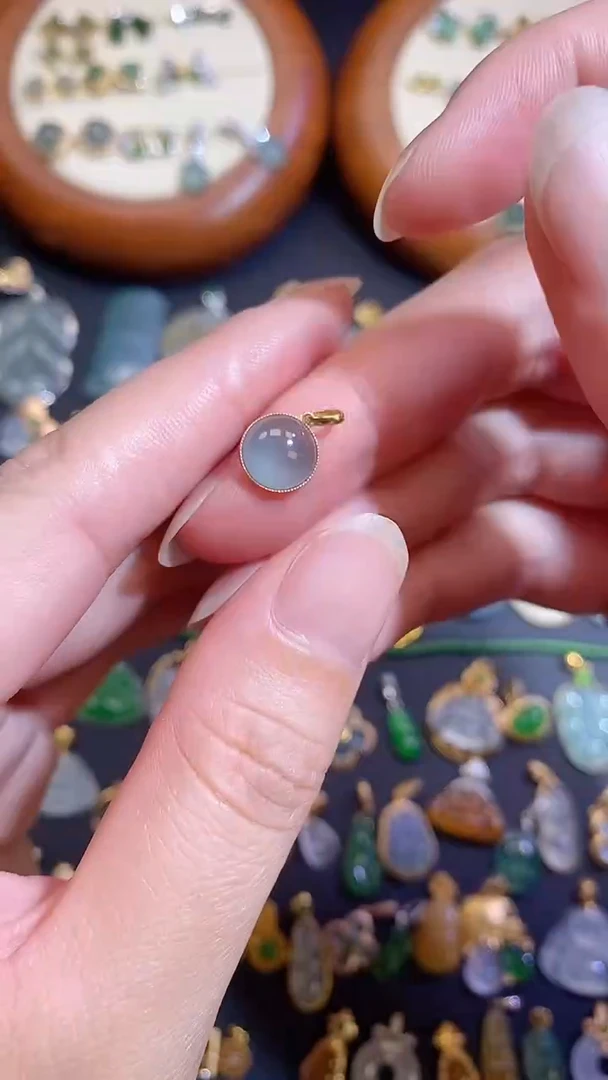 翡翠18K金镶嵌颈饰天然A货翡翠