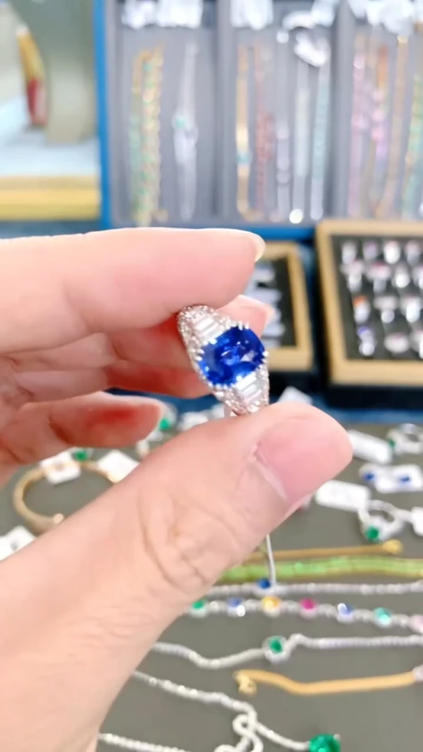 戒指蓝宝石18K金镶嵌·