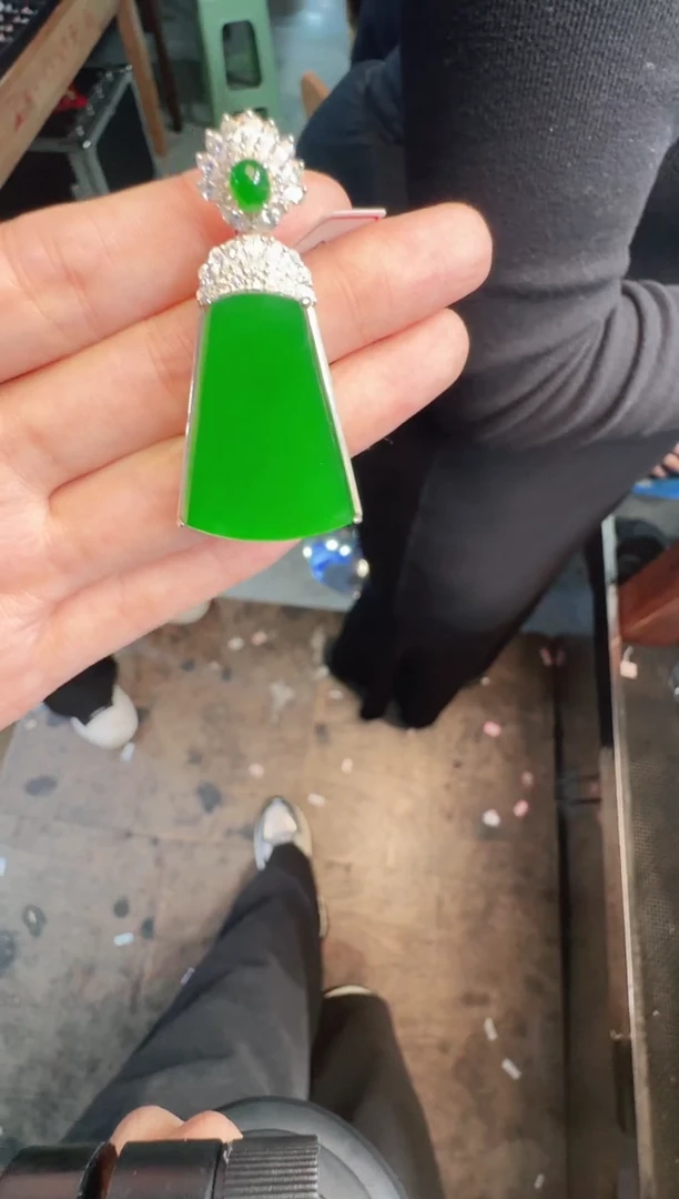 未镶嵌定制翡翠翡翠A货有轻微色差属于正常现象，无事牌1