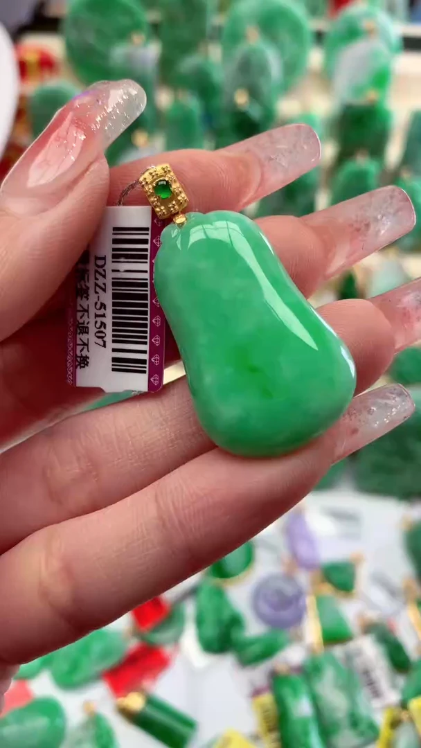 【闪购商品】翡翠颈饰18K金镶嵌挂件