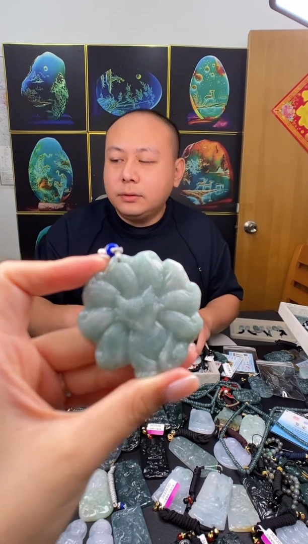 翡翠未镶嵌颈饰多样性发其一