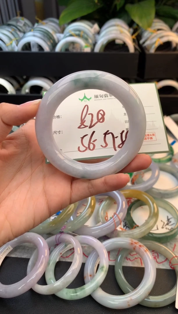 未镶嵌定制翡翠毛货需精细抛光+多人