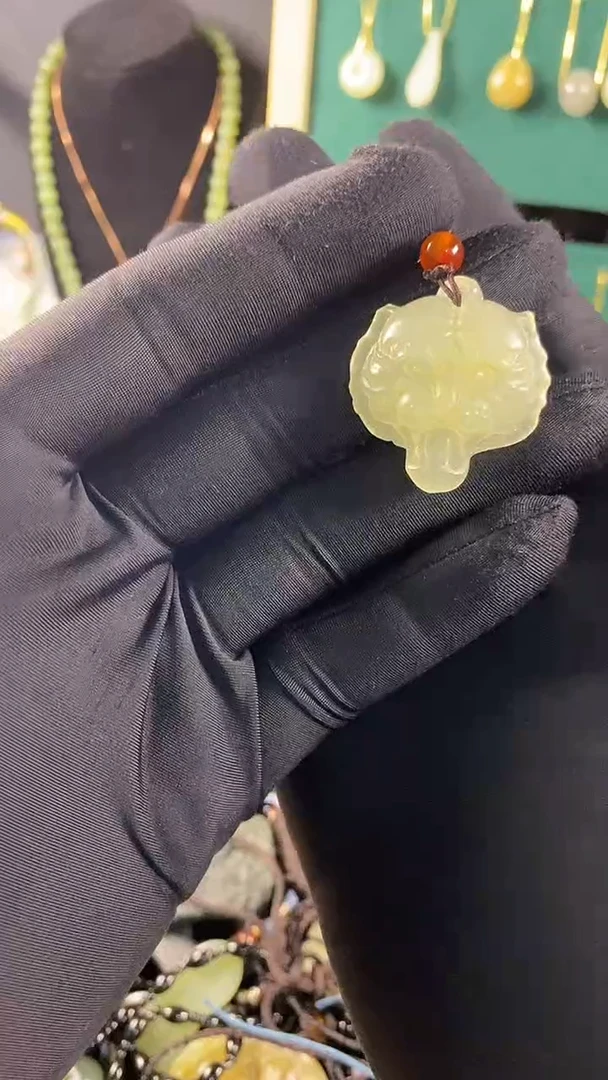 吊坠(赠链)未镶嵌和田玉55