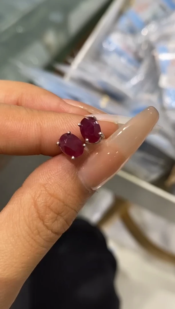 银S925镶嵌耳饰红宝石耳钉