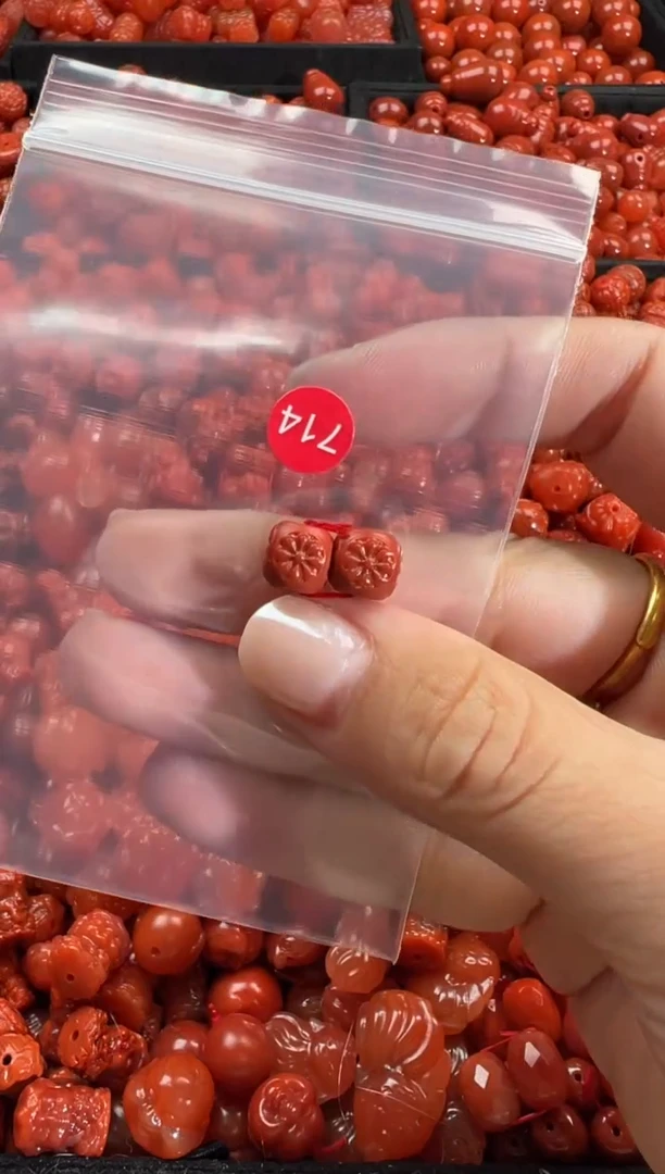 颈饰未镶嵌南红玛瑙1