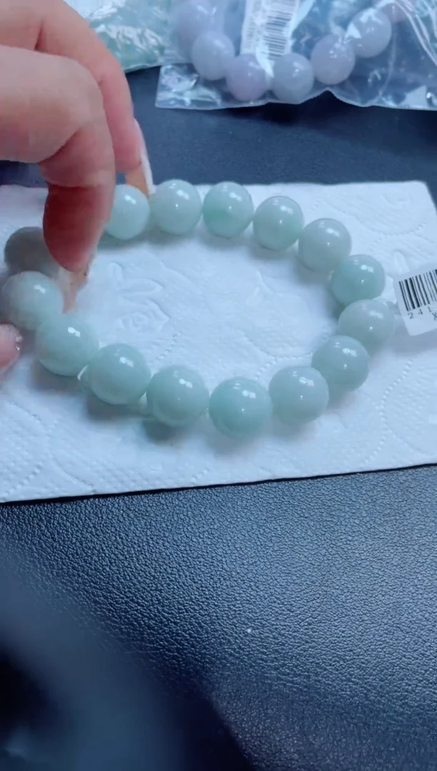 翡翠戒指未镶嵌珠串