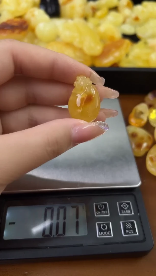 未镶嵌蜜蜡裸石琥珀蜜蜡吊坠