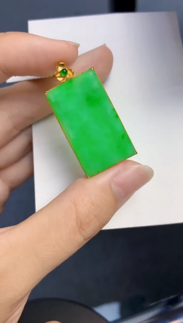 颈饰18K金镶嵌翡翠天然缅甸A货翡翠
