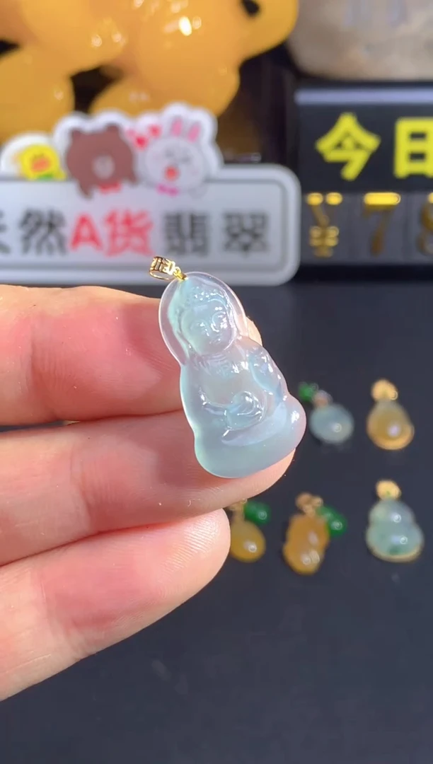 颈饰18K金镶嵌翡翠