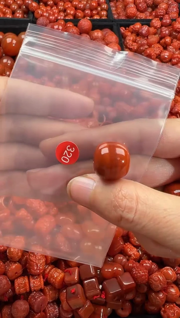 南红玛瑙未镶嵌颈饰1