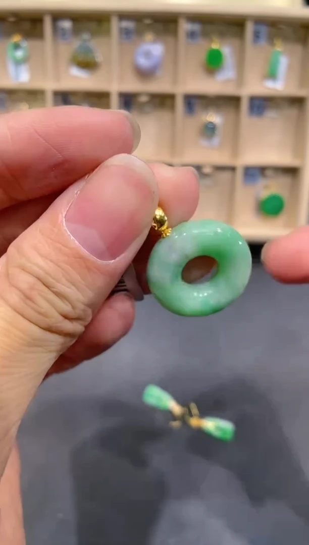 【闪购商品】翡翠吊坠(不含链)18K金镶嵌甜甜圈