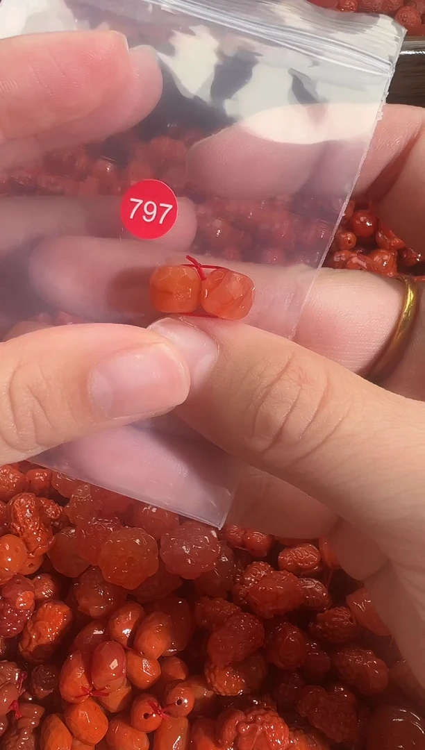 颈饰未镶嵌南红玛瑙1