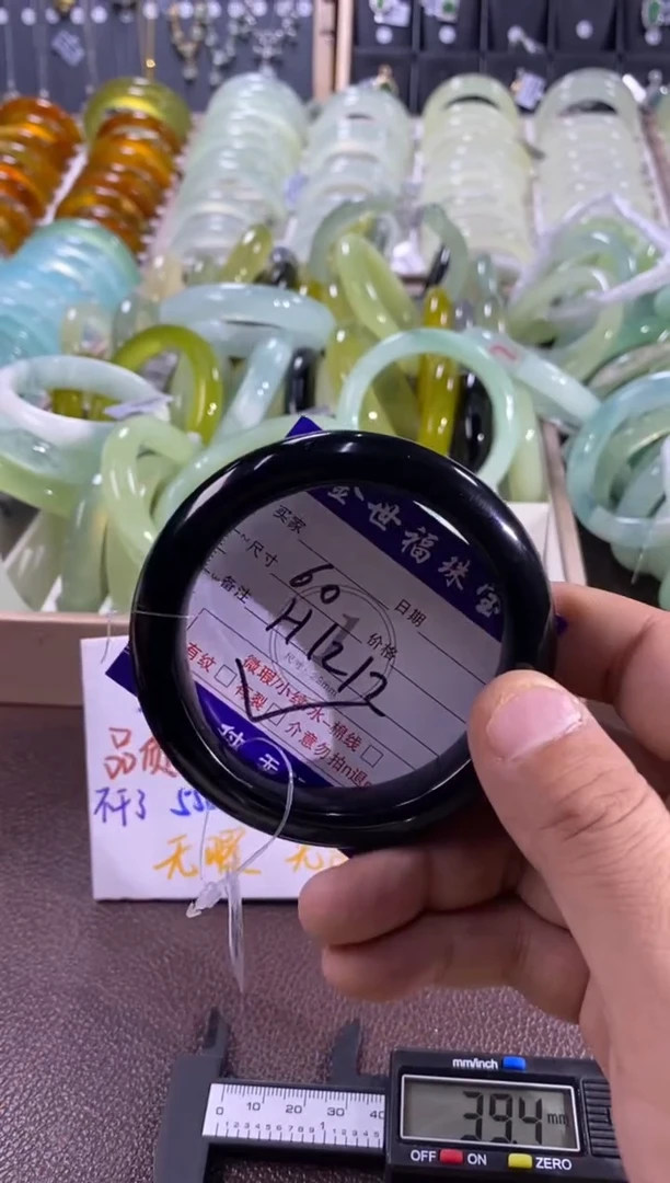 未镶嵌蛇纹石玉手镯1