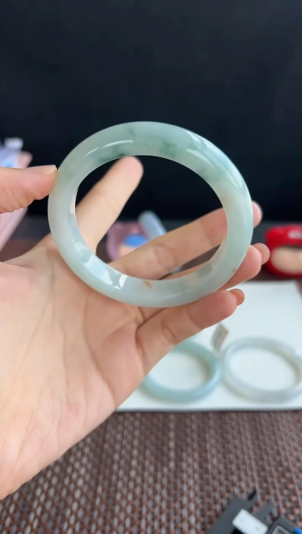 翡翠手镯未镶嵌75号59*12.1*6.9