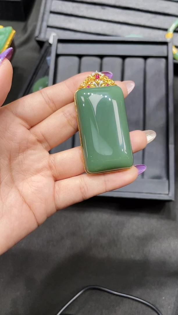 【闪购商品】和田玉吊坠18K金镶嵌多样性发一