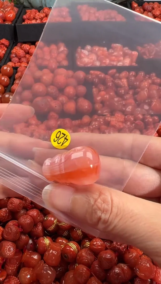 南红玛瑙未镶嵌颈饰1