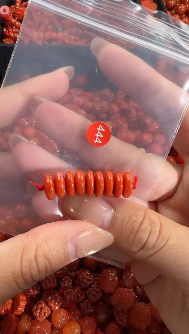 南红玛瑙未镶嵌颈饰1