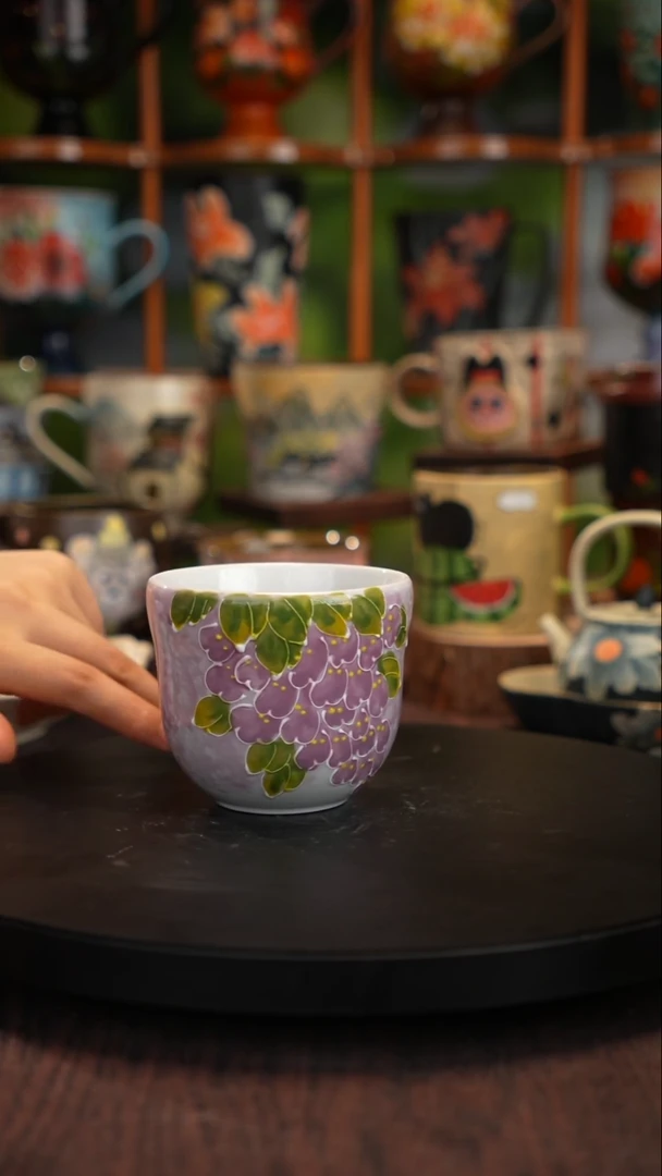 釉下手绘陶瓷杯子