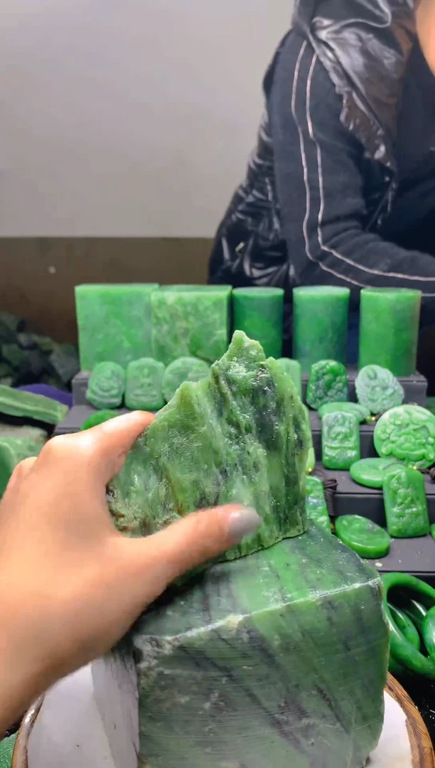 未镶嵌和田玉（碧玉）珠宝半成品1