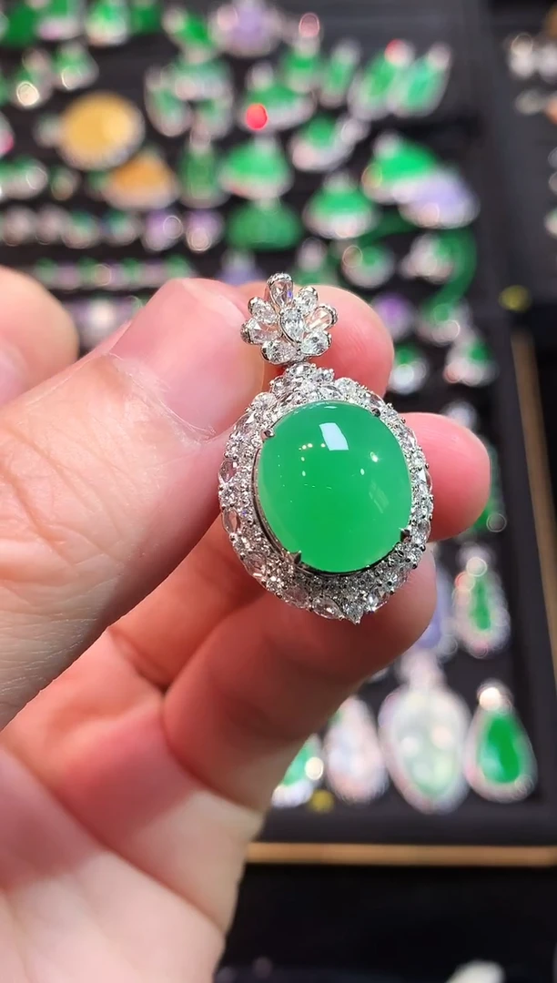 吊坠(赠链)18K金镶嵌翡翠满冰满绿蛋面吊坠