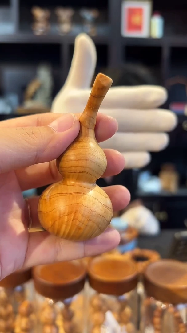 崖柏8*4厘米闪电水波葫芦