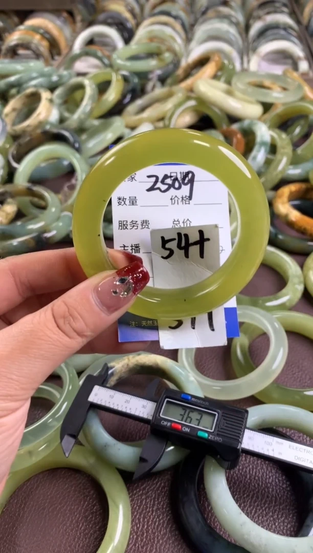 【闪购商品】蛇纹石玉手镯未镶嵌2509