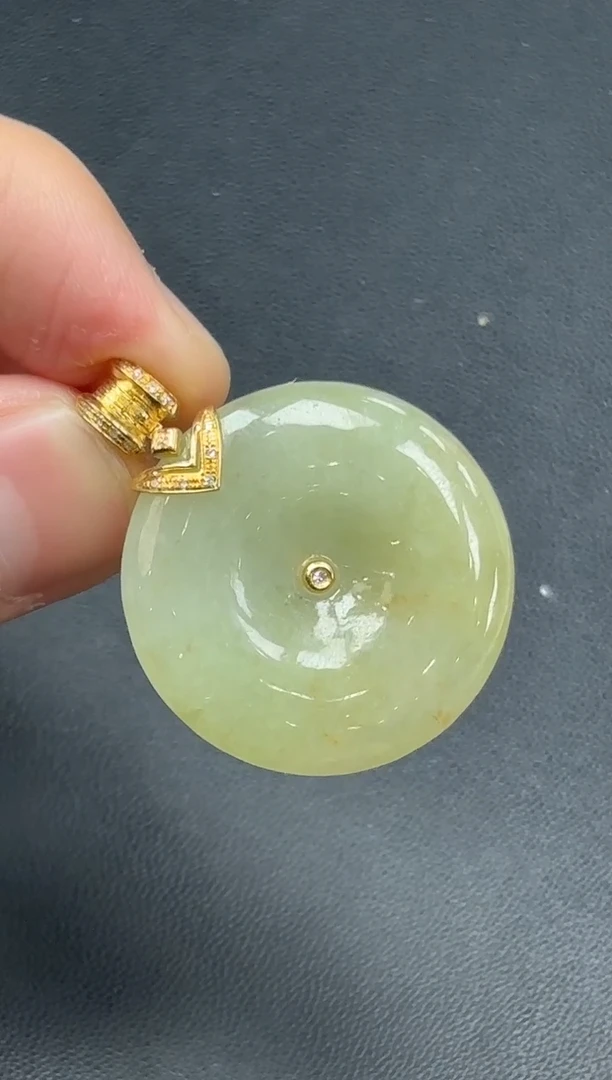 颈饰18K金镶嵌翡翠平安扣