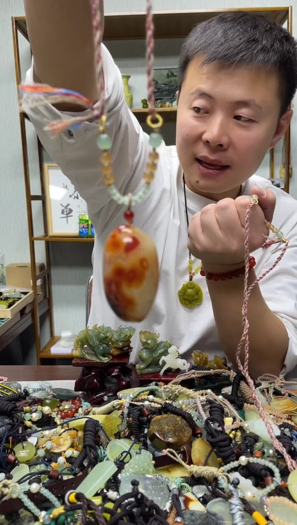 未镶嵌岫玉吊坠·