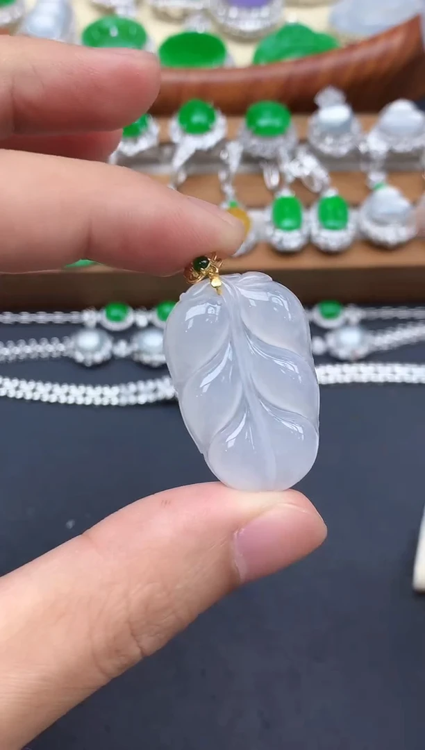 颈饰18K金镶嵌翡翠31-中国好珍宝