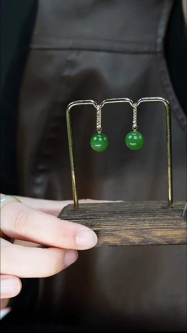 18K金镶嵌和田玉（碧玉）耳饰33