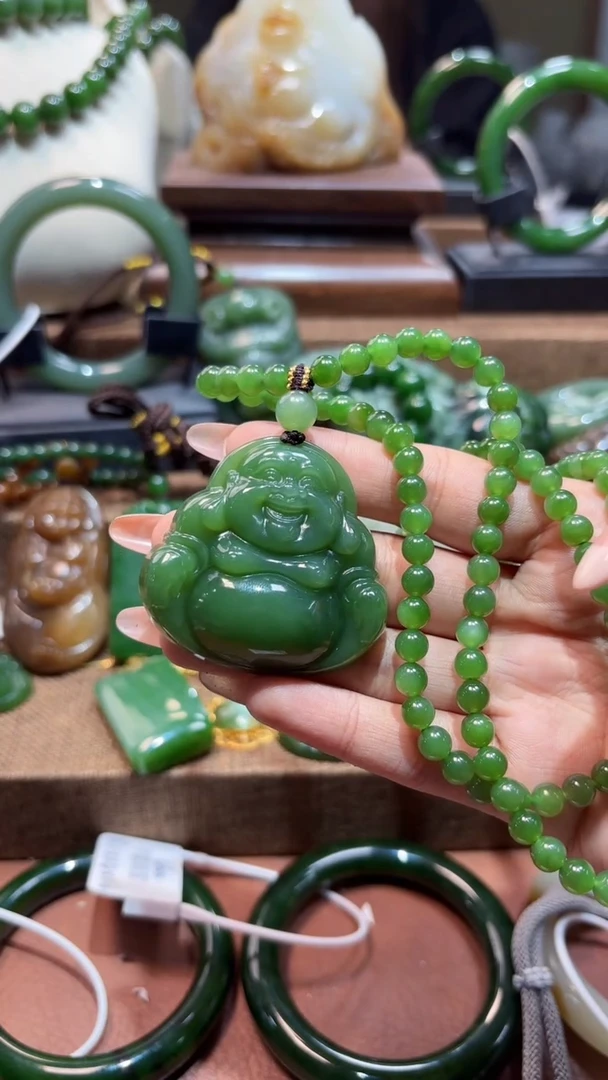 颈饰未镶嵌和田玉（碧玉）1