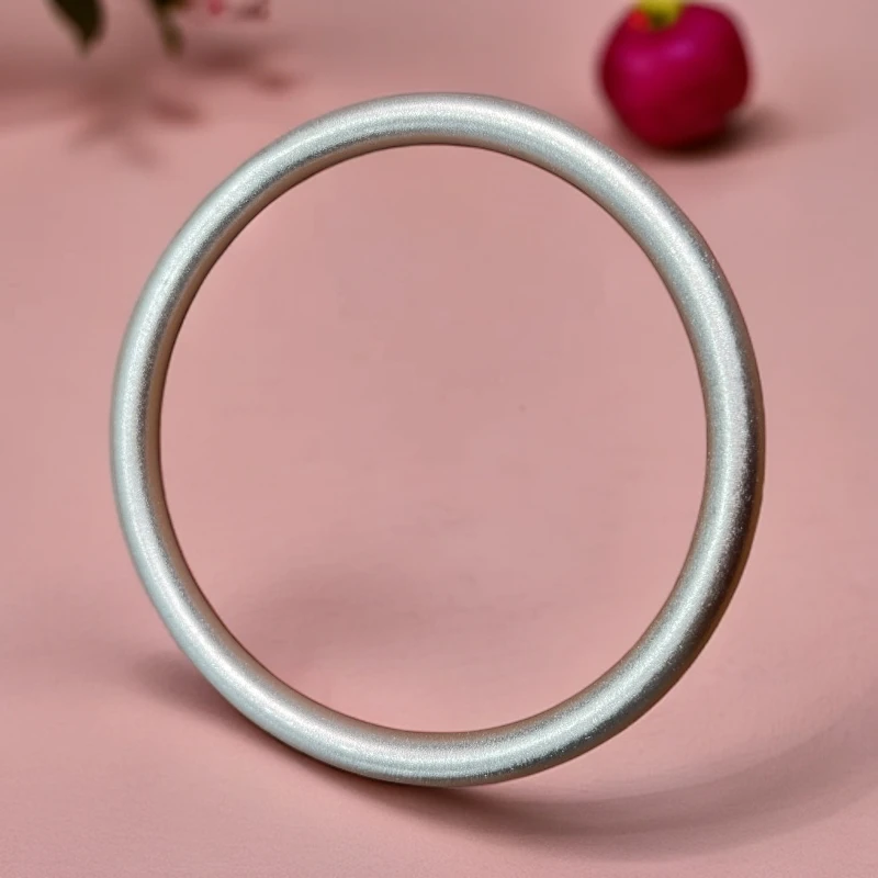 YZ057古法素圈银色精品手镯无礼盒