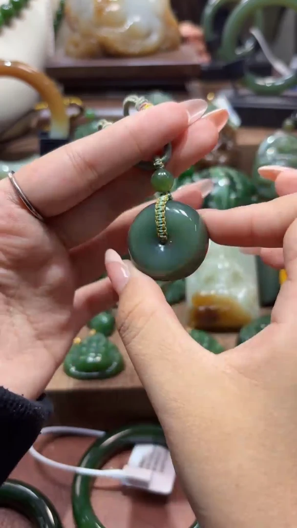颈饰未镶嵌和田玉（碧玉）1