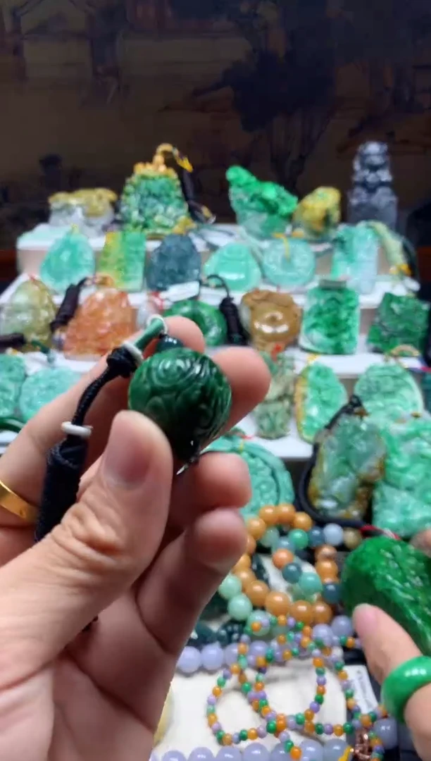 颈饰未镶嵌翡翠天然A货翡翠