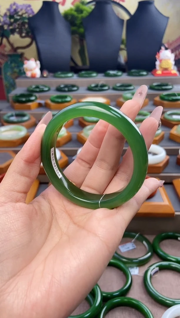 未镶嵌手镯和田玉高端收藏级碧玉手镯56