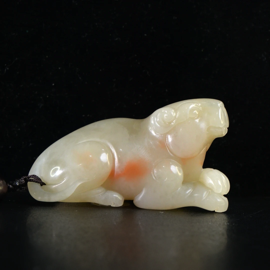 Lot.5.寿山石水洞桃花子鼠手把件77.6克6.5x2.8x3.7cm