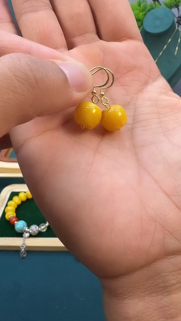 14K金镶嵌蜜蜡耳饰E01
