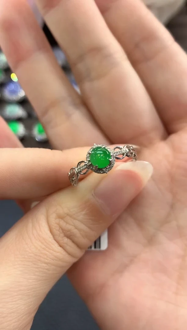 18K金镶嵌戒指翡翠b26