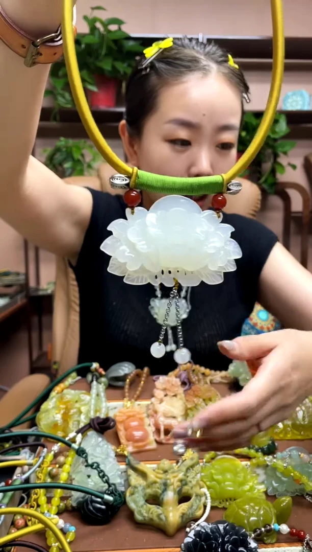 未镶嵌岫玉吊坠`