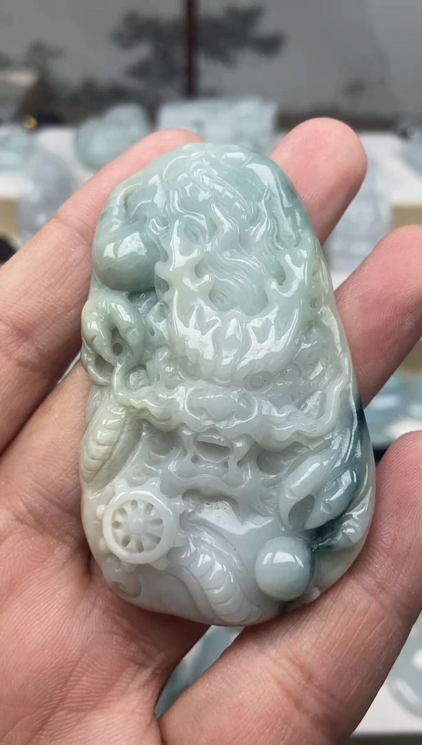 颈饰未镶嵌翡翠龙牌