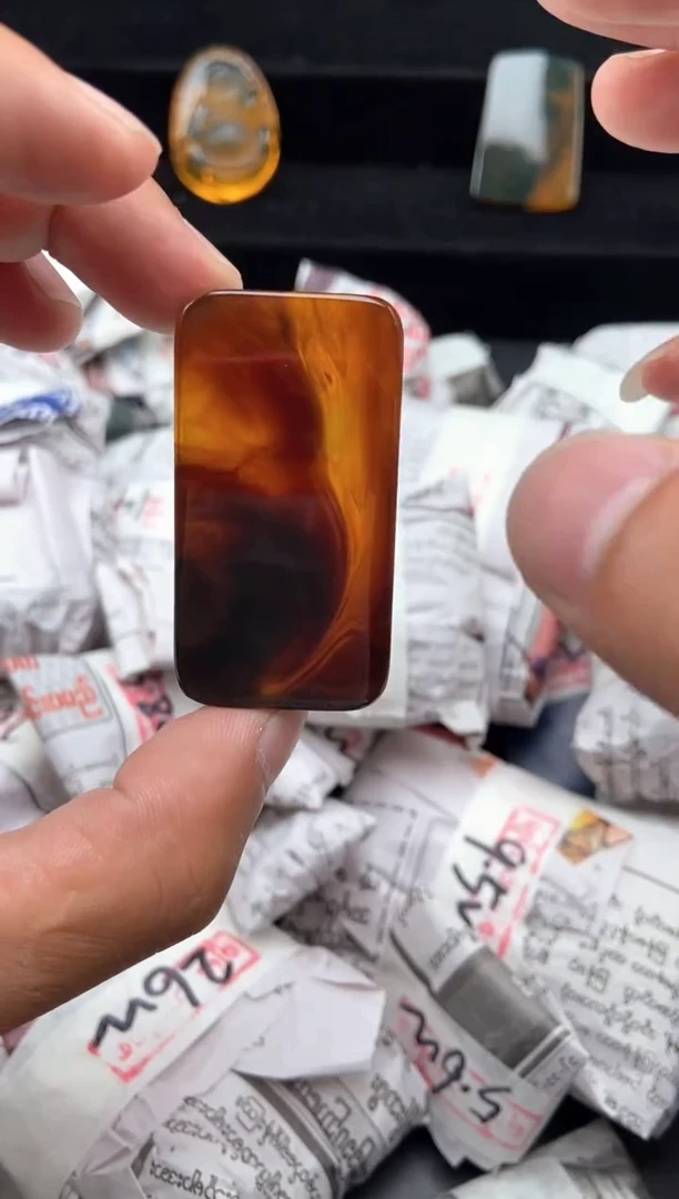 琥珀颈饰未镶嵌棕蜜平安无事牌吊坠