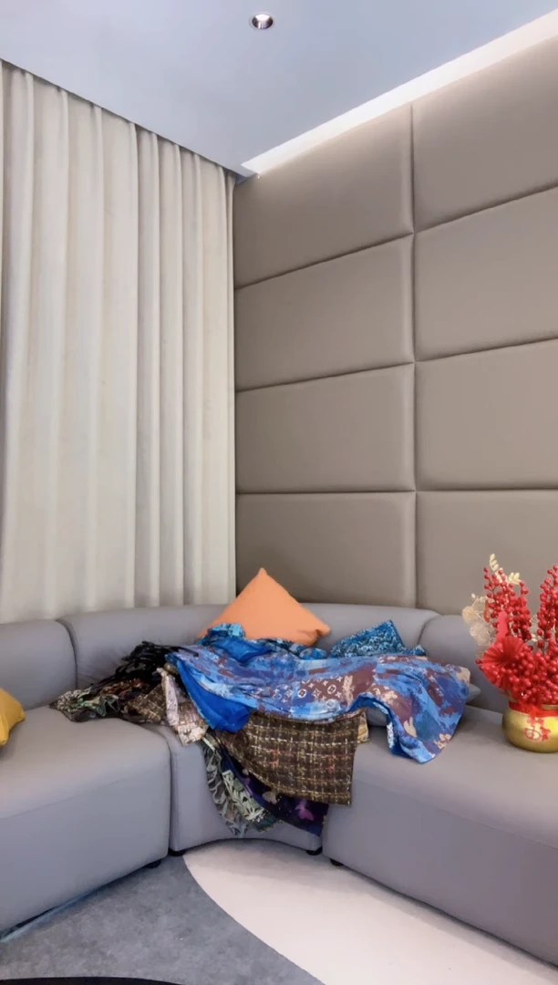 套头款蓝色连衣裙